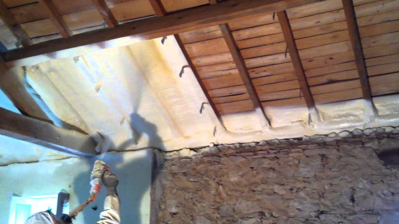 Isolation toiture mousse polyuréthane projetée