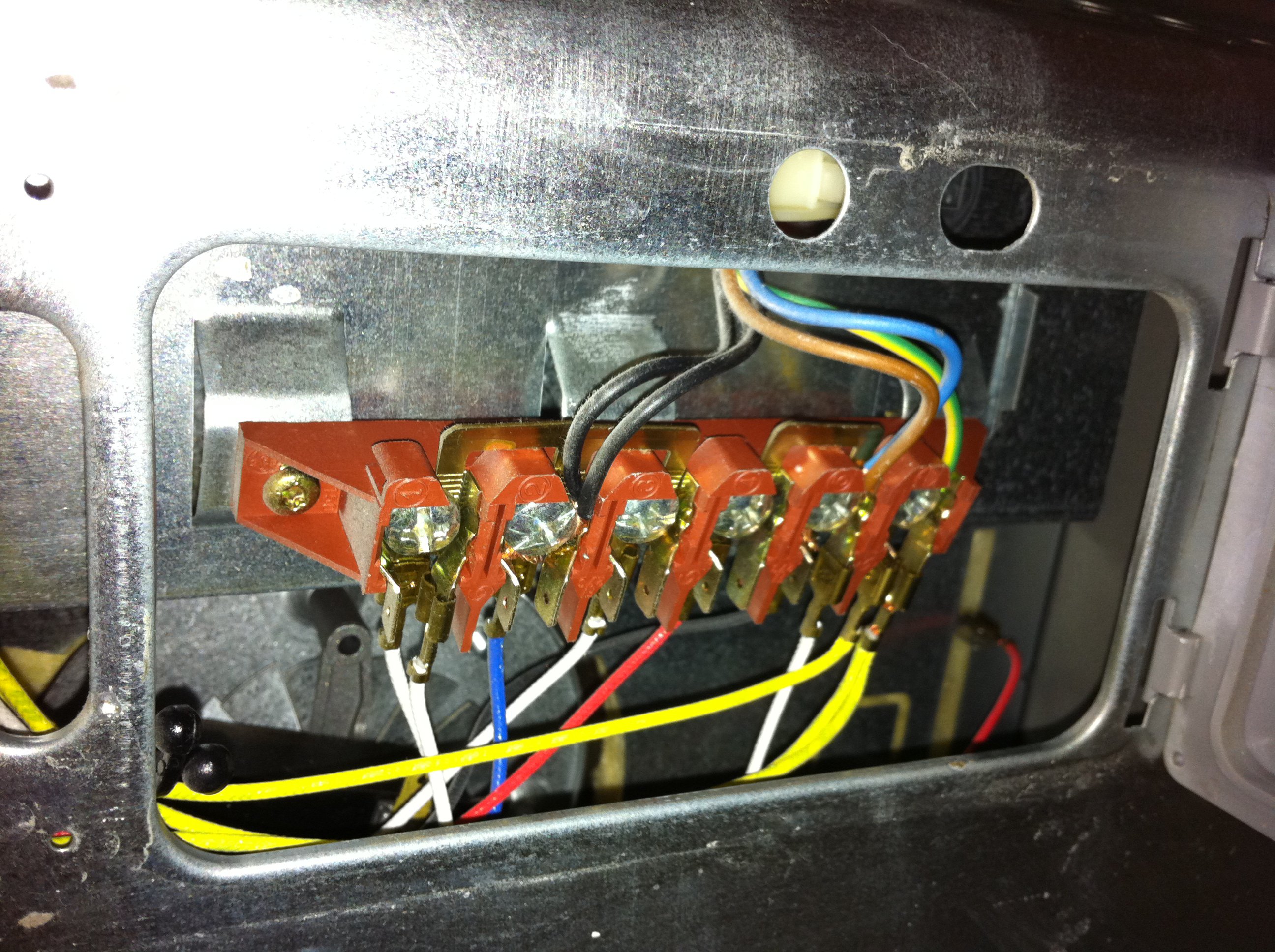 Schema branchement cuisiniere electrique indesit