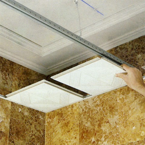 Plaque de plafond isolante