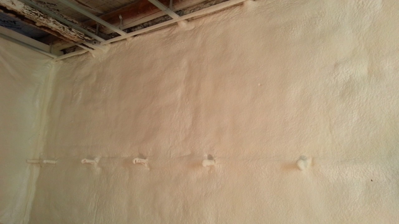 Mousse isolante mur