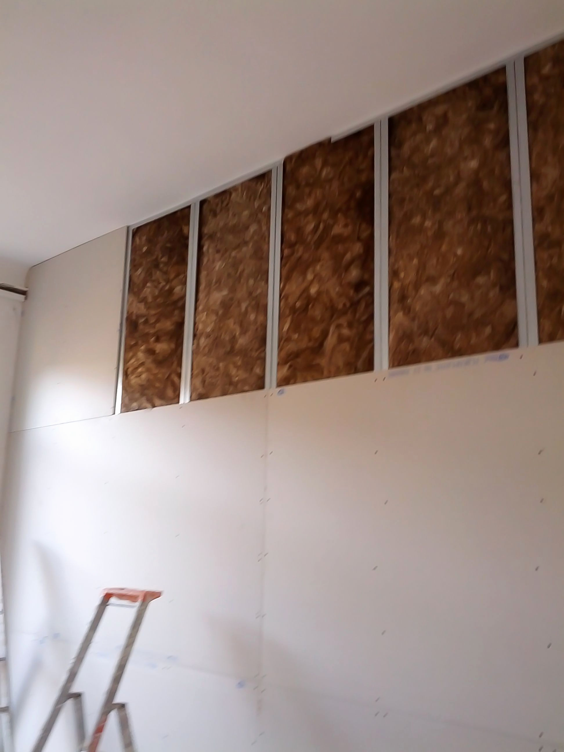 Plaque anti bruit plafond
